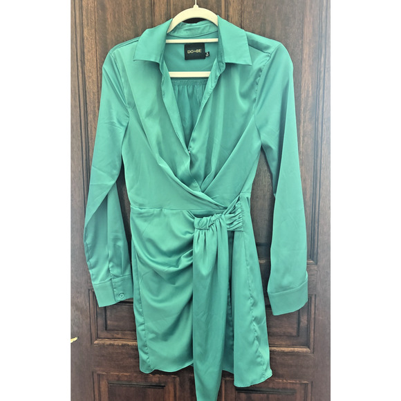 Do+Be Green Satin Long Sleeve Faux Wrap Dress Size M - Picture 1 of 7